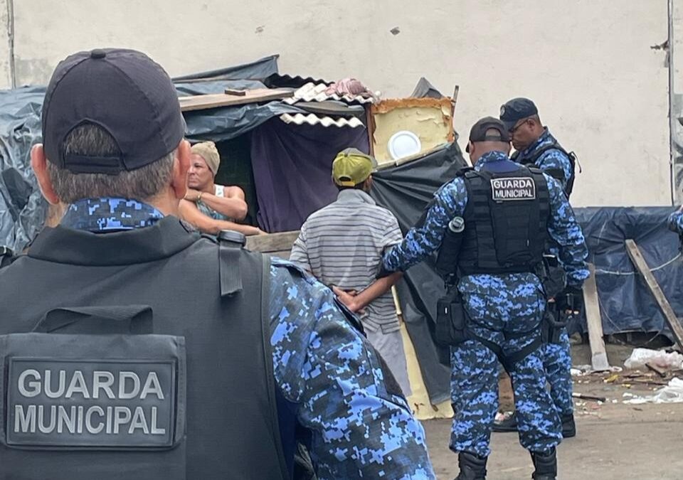 Guarda Municipal de Maceió cumpre mandado de prisão durante ação do GAAO